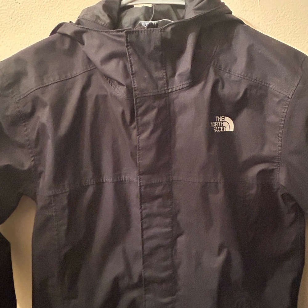 North face lightweight black jacket. Great condition. Worn a few times.